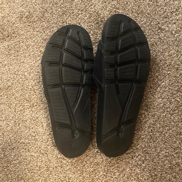 Mens Fila slides size 13 - Picture 2 of 3